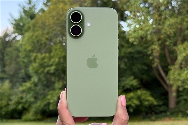 配资app 历史性突破！苹果首次Q1登顶全球智能手机出货第一：iPhone 17系列立功
